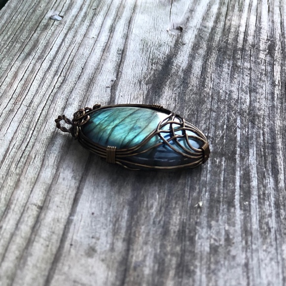 Wire wrapped Labradorite pendant - Picture 2 of 2